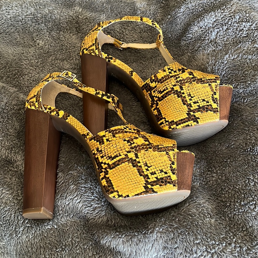 Jessica Simpson Dany Snakeskin